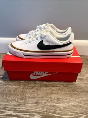 Nike Court Legacy Kids Size 4.5Y